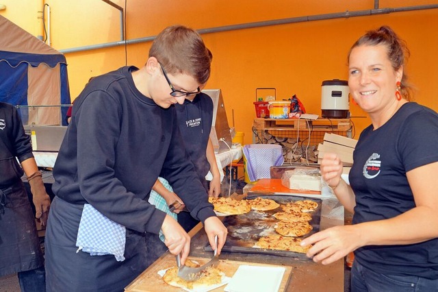 Die Zwiebelwaie des Musikvereins Schliengen war hei begehrt.  | Foto: Silke Hartenstein