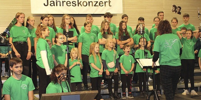 Der Kinder- und Jugendchor hat das Programm bereichert  | Foto: Reiner Beschorner