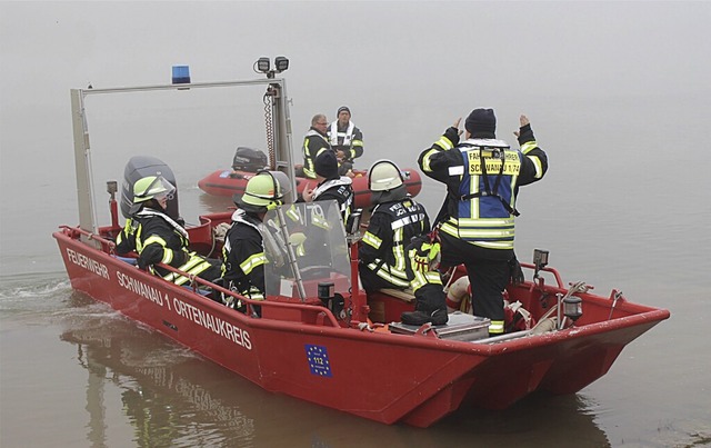 Dichter Nebel ber dem Rhein hat die S...ach den fiktiven Vermissten erschwert.  | Foto: Reiner Beschorner