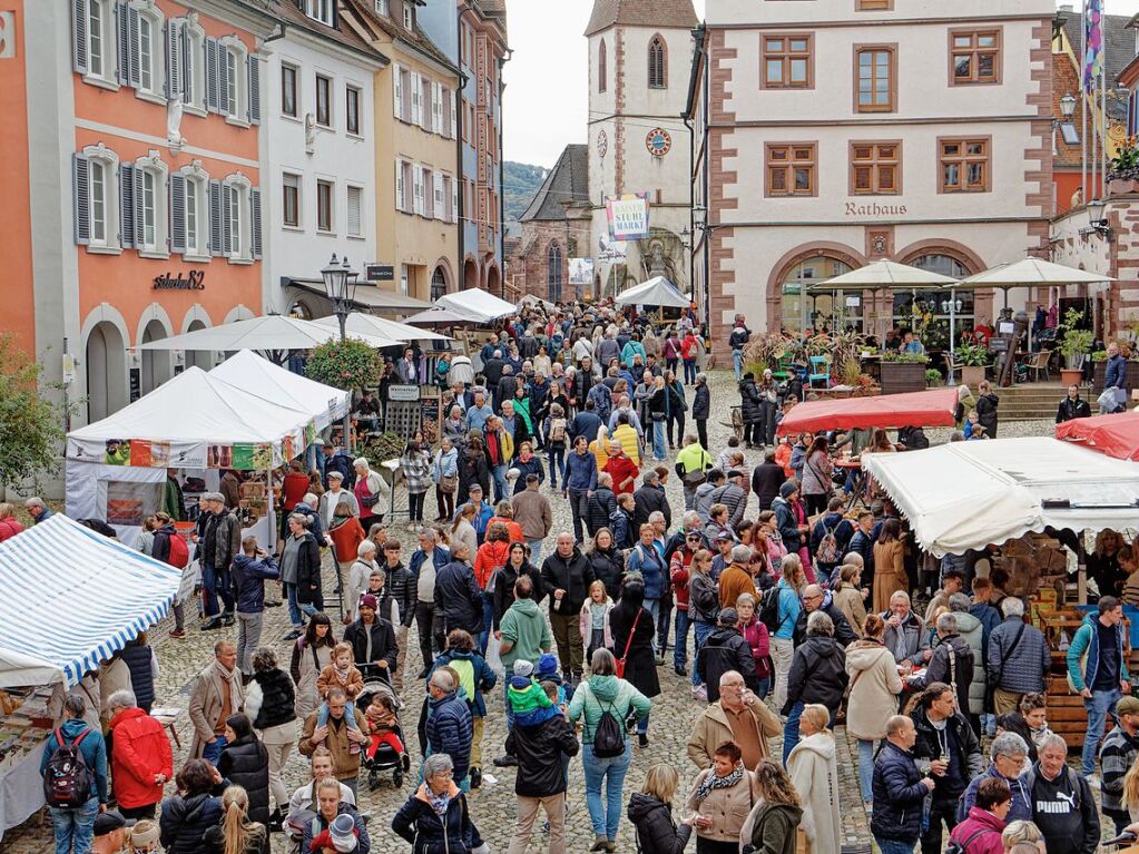 Premiere des Kaiserstuhl-Markts in Endingen: Groer Andrang in der Innenstadt