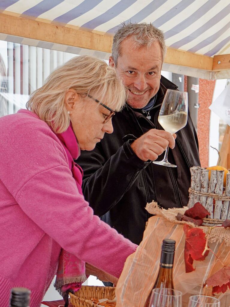 Premiere des Kaiserstuhl-Markts in Endingen: Ein Glas Wein gefllig?