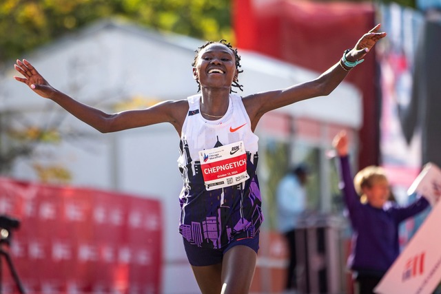 Siegerin Ruth Chepngetich.  | Foto: Tess Crowley/Chicago Tribune/AP/dpa