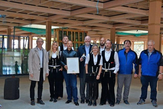 Naturwissenschaftliches Zentrum in St. Blasien feiert Richtfest: Mge der Holzgeist immer so beraten