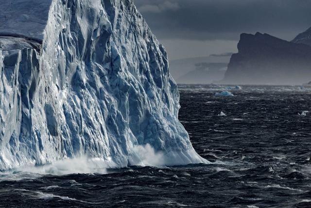 Das Weddellmeer mit seiner dramatische...haft ist auch Ziel f&uuml;r Touristen.  | Foto: John Weller/dpa