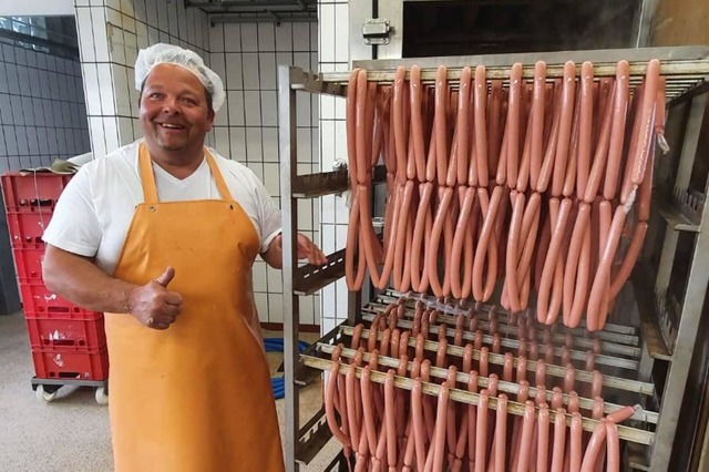 Metzgermeister Dirk Licht mit seinen preisgekrnten Wrsten.  | Foto: Metzgerei Licht