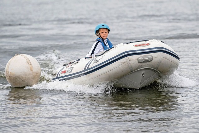 Jana Pietack, siebenjhrige Weltmeiste... Schlauchboot einen Trainingsparcours.  | Foto: Fabian Sommer (dpa)