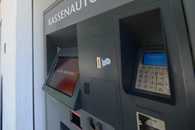 Unbekannte brechen Kassenautomaten in Badenweiler auf