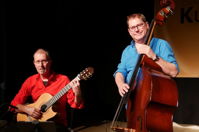 Oliver Fabro (Gitarre) und Martin Hess...ag ein Konzert im Kulturm zu flingen.  | Foto: Michael Gottstein