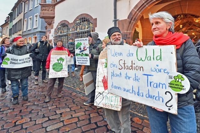 Aktionsbndnis richtet Mahnwache fr Erhalt des Dietenbachwaldes in Freiburg ein