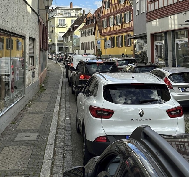 Alles dicht: Verkehrschaos in Offenburg durch Bauarbeiten.   | Foto: Helmut Seller