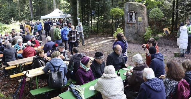 Zahlreiche Besucher kamen zu der Einweihung der Statue.   | Foto: Juliana Eiland-Jung