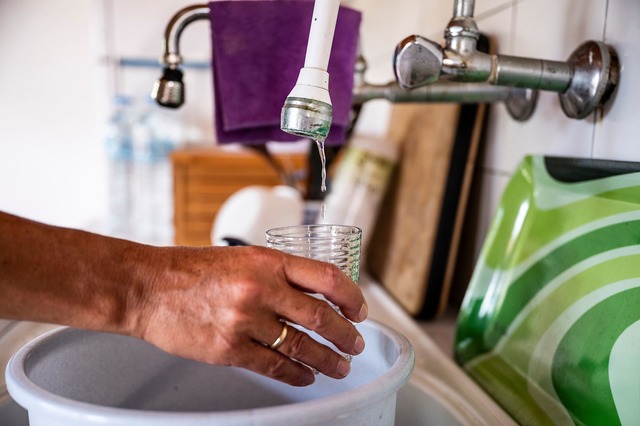 Sogenannter Wasserstress ist eine wachsende Sorge in Europa.  | Foto: Giannis Papanikos/AP/dpa