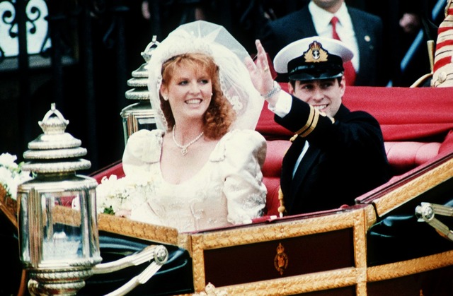 Prinz Andrew heiratetet sie 1986 - die...urde 1992 bekanntgegeben. (Archivfoto)  | Foto: --/epa/dpa