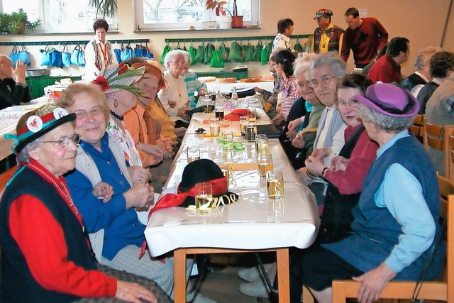 Frs Feiern waren &#8222;Die Senioren&...11; so wie hier 2003 bei der Fasnacht.  | Foto: Sabine Model