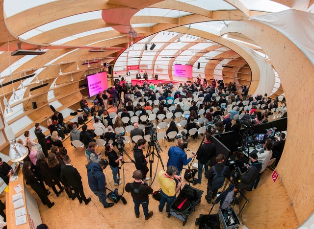 Die Frankfurter Buchmesse informiert a...gspressekonferenz die Medienvertreter.  | Foto: Andreas Arnold/dpa