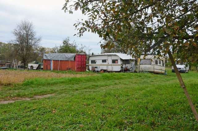 Die Wohnmobile auf einem landwirtschaf... Strae Nordend in Kappel-Grafenhausen  | Foto: Benedikt Hecht