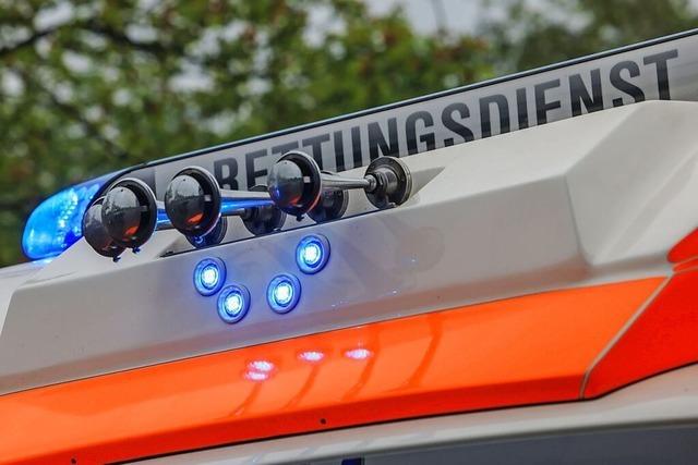 74-Jhriger nach Unfall in seinem Auto eingeklemmt