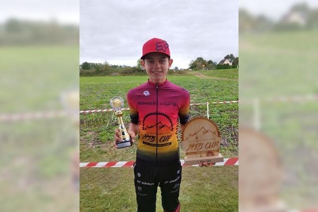 Vinzent Andris gewinnt das letzte Rennen beim MTB-Cup und holt sich auch den Gesamtsieg bei der U13