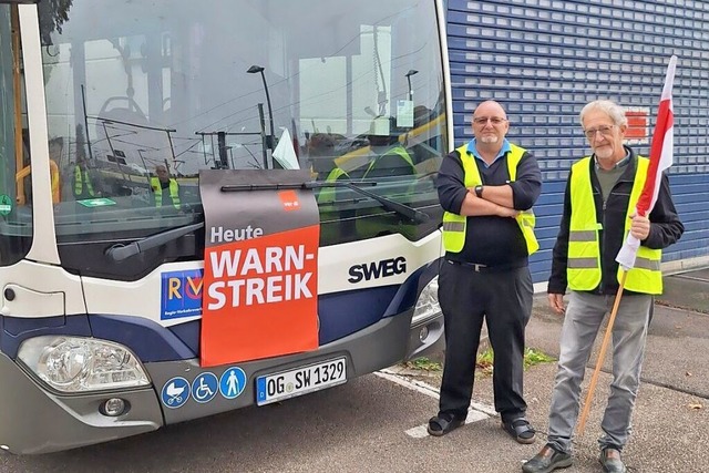 Busfahrer und Fahrdienstleiter (hier i...Streikaufruf der Gewerkschaft gefolgt.  | Foto: Verdi