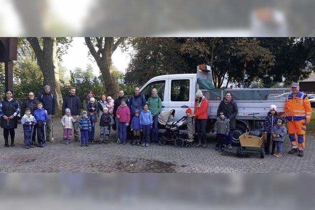 Auch Kitas waren bei der Stadtputzete in Waldkirch dabei und wunderten sich ber seltsame Fundstcke