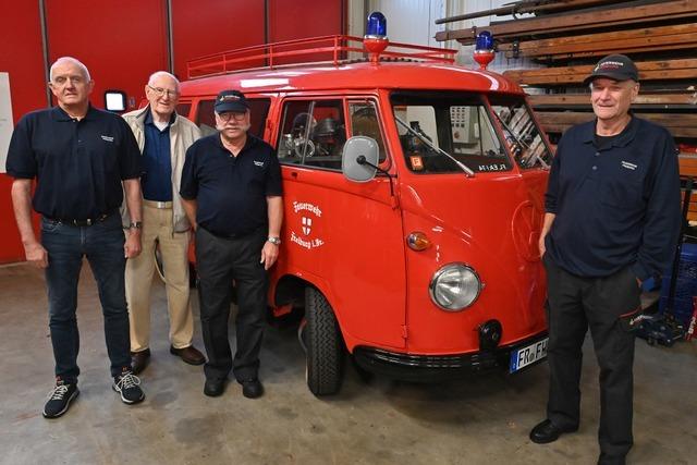 Die Altgedienten der Feuerwehr-Ehrenabteilung kmmern sich um die Oldtimer des Fuhrparks