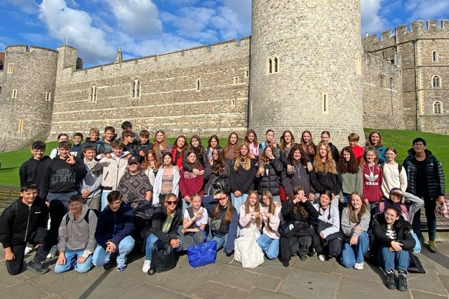 Schlerinnen der achten und neunten Re...reise nach London auch Windsor Castle.  | Foto: Bildungszentrum Bonndorf