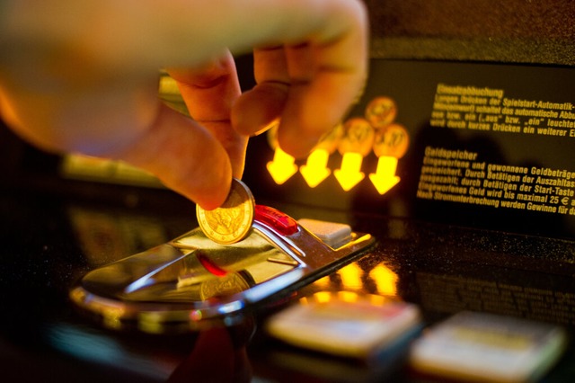 In Breisach gibt es bezogen auf die Ei...durchschnittlich viele Spielautomaten.  | Foto: Ole Spata