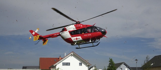 Nicht nur die  Schweizer Rettungshubsc...11;  gleiches gilt fr Rettungswagen.   | Foto:  Uwe Kaier