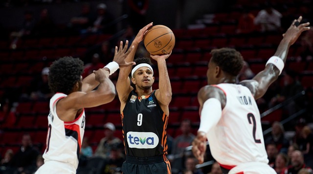 Alfonso Plummer traf zweistellig beim ...nschaft gegen ein NBA-Team in den USA.  | Foto: Craig Mitchelldyer/AP/dpa