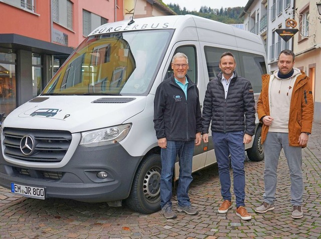 Brgerbusbeauftragter Michael Gb, Obe... Umwelt und Verkehr vor dem Brgerbus.  | Foto: Stadt Waldkirch