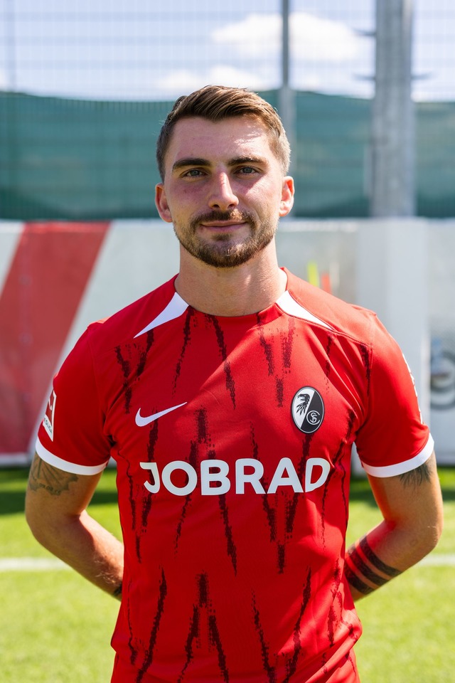 Schn&uuml;rte im Testspiel gegen Kaise...pelpack: Freiburgs Maximilian Philipp.  | Foto: Philipp von Ditfurth/dpa