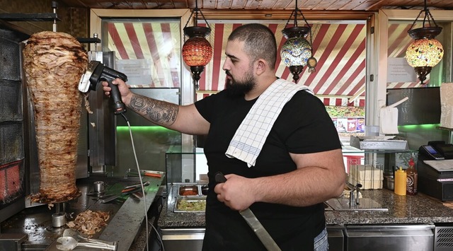 Mehmet Ali Fergar (Stammkundinnen und ...en Bude im Rennweg untergebracht ist.   | Foto: Thomas Kunz