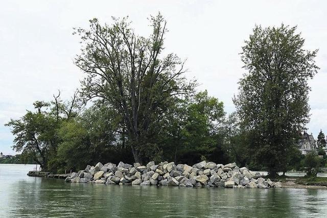 Steine werden am Inseli aufgehuft