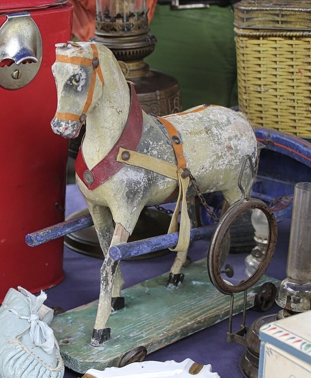 Beim Antikmarkt gibt es auch historische Spielzeuge zu entdecken.  | Foto: Altstadt-Antikmarkt