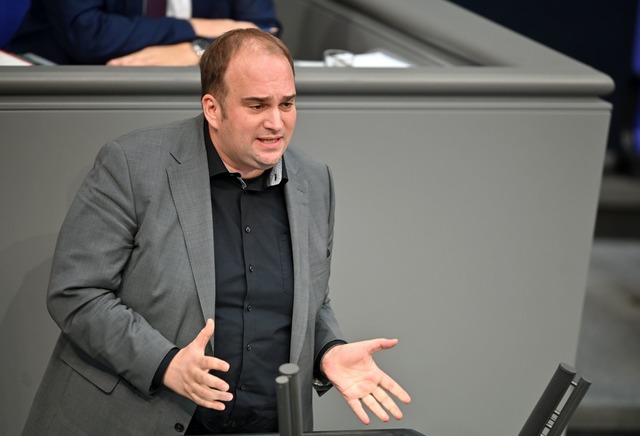 Der SPD-Politiker Sebastian Roloff bei einer Rede im Deutschen Bundestag.  | Foto: Rabea Gruber/dpa