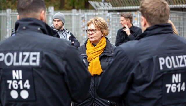 Niedersachsens Innenministerin Behrens...n Hannover gedr&auml;ngt. (Archivbild)  | Foto: Moritz Frankenberg/dpa