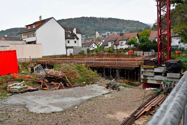 Nichts tut sich beim Bau eines Wohn- u...schftshauses in der Markgrafenstrae.  | Foto: Heinz und Monika Vollmar