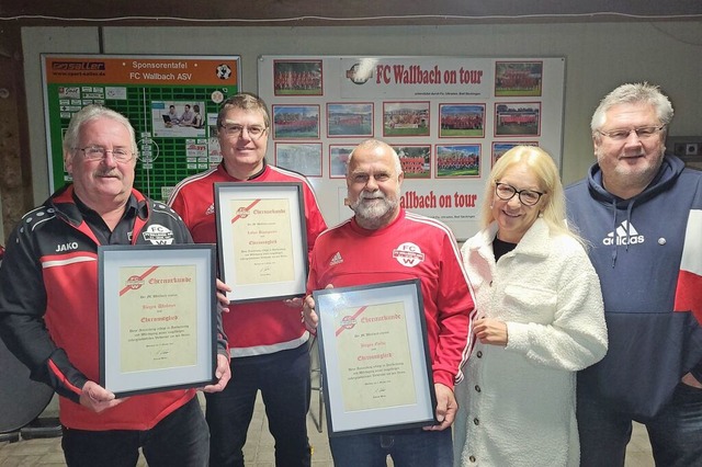 Die geehrten Mitglieder Jrgen Wamer ...ich weiterhin fr den FC Wallbach ein.  | Foto: Gerd Leutenecker