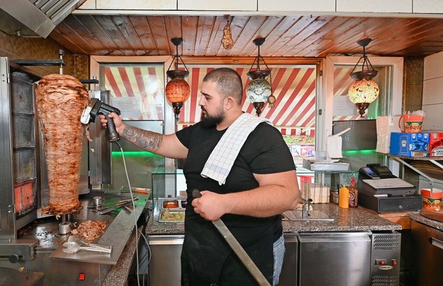 Mehmet Ali Fergar (Stammkundinnen und ...en Bude im Rennweg untergebracht ist.   | Foto: Thomas Kunz