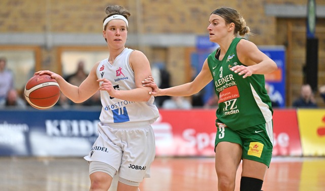 Pauline Mayer vom USC Freiburg am Ball  | Foto: Achim Keller