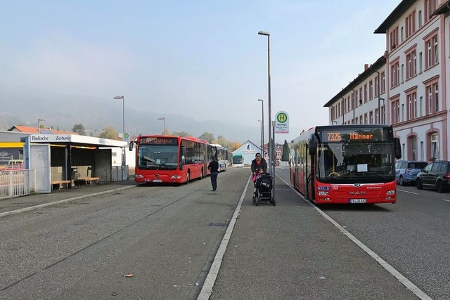 Am Busbahnhof soll es 2020 zu einer Ve...te muss sich vor Gericht verantworten.  | Foto: Nina Witwicki