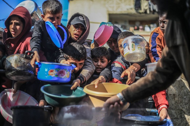 Die Not im Gazastreifen ist gro&szlig;...ter Mangelern&auml;hrung. (Archivbild)  | Foto: Mohammed Talatene/dpa