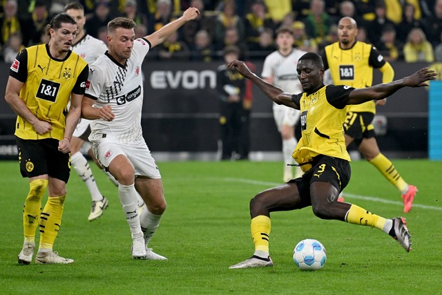 Viele Zweik&auml;mpfe, wenig Glanz. Der BVB tat sich gegen St. Pauli schwer.  | Foto: Bernd Thissen/dpa