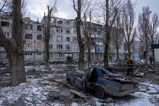 Russische Truppen r&uuml;cken in Richtung Pokrowsk vor. (Archivbild)  | Foto: Evgeniy Maloletka/AP/dpa