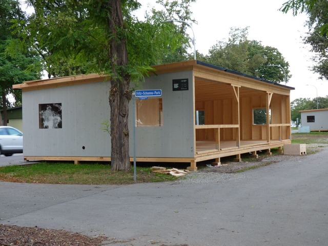 Ein Werk der Holzhaus Fabrik: neue Laube beim Breisacher Weinfest 2024  | Foto: Dirk Sattelberger