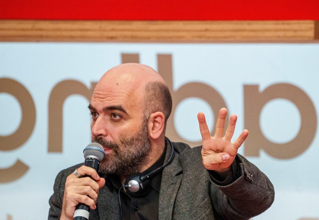 Der Bestsellerautor Roberto Saviano ha...en Regierung Italiens bekr&auml;ftigt.  | Foto: Andreas Arnold/dpa