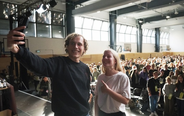 Das neue F&uuml;hrungsduo der Gr&uuml;...end - Jakob Blasel und Jette Nietzard.  | Foto: Sebastian Willnow/dpa