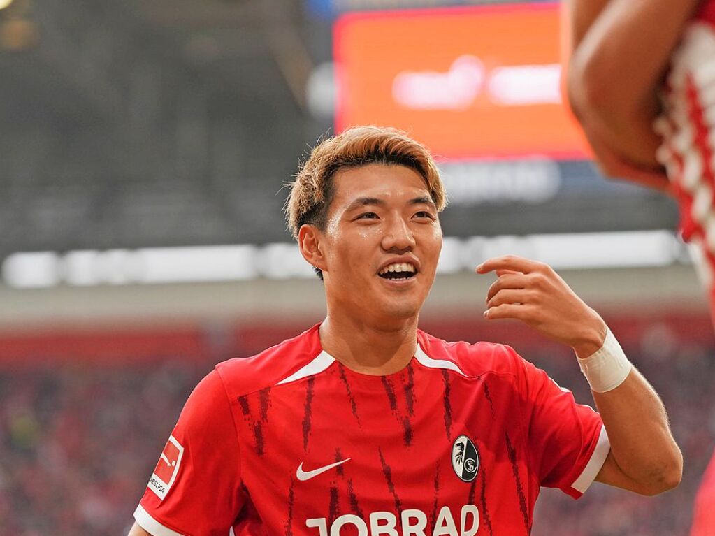 Ritsu Doan vom SC Freiburg jubelt.