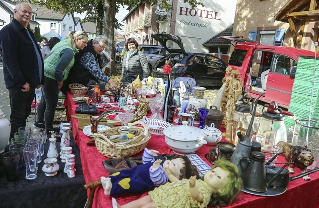 Der Flohmarkt in der Hindenburgstrae war wieder sehr beliebt.  | Foto: Sandra Decoux