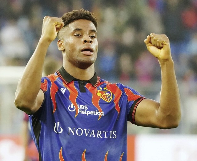 Ein Neuzugang als Matchwinner: Kevin Carlos jubelt  doppelt mit den Baslern.  | Foto: IMAGO